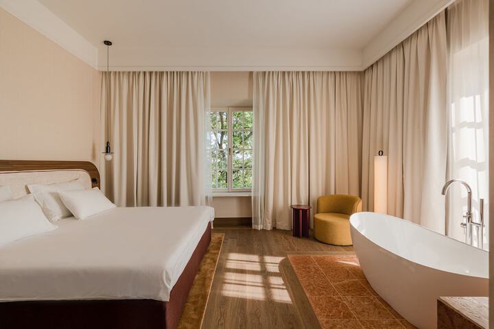 Room 35 of 127