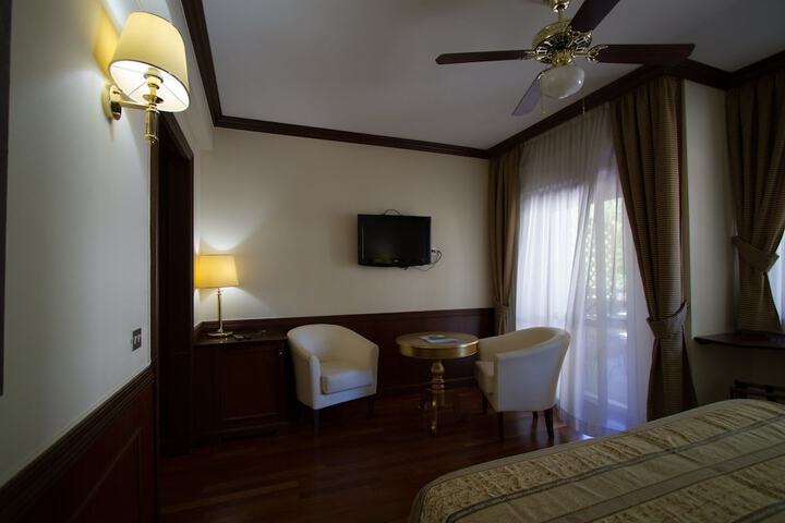 Room 22 of 62