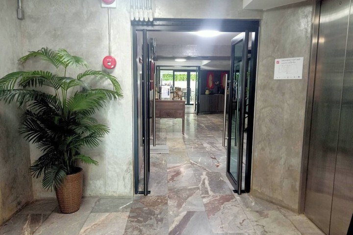 Ballroom/Hall 22 of 24