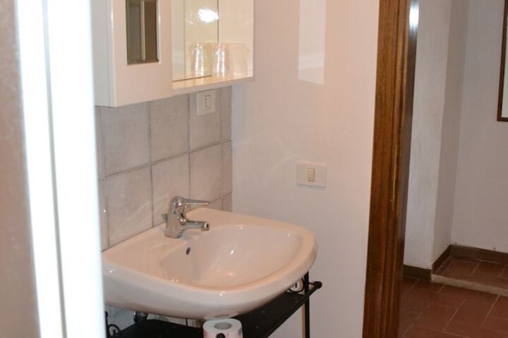 Room 30 of 41