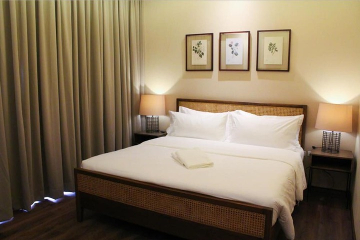 Room 9 of 34