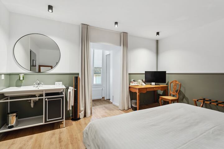 Room 12 of 29