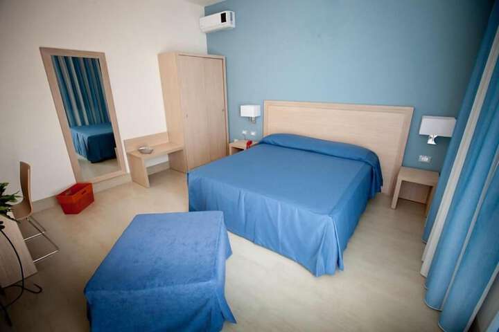 Room 7 of 37