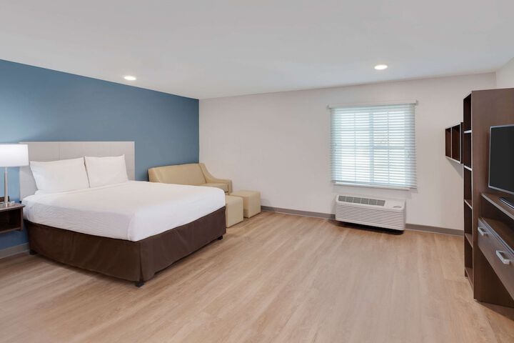Queen Bed Accessible (13 of 13)