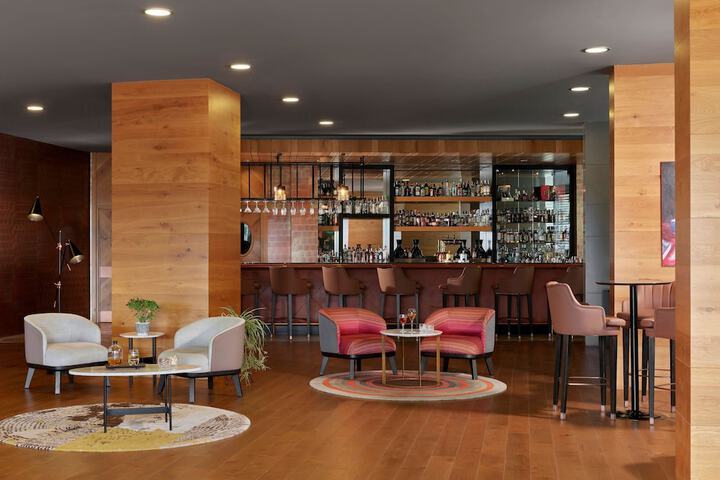 Lounge 426 of 551