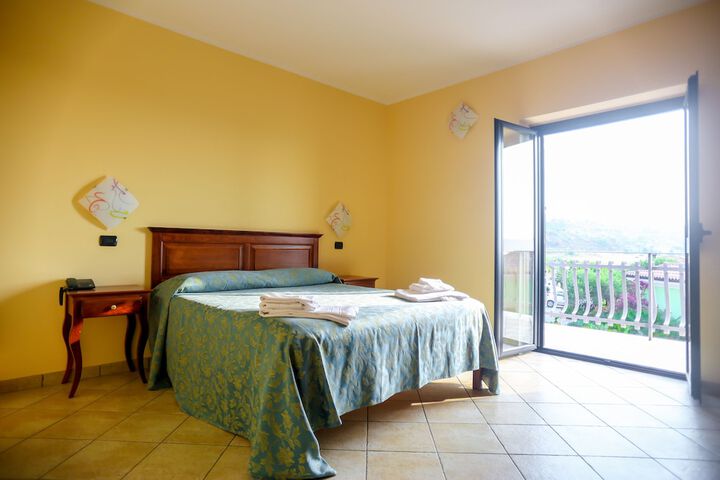 Room 3 of 35