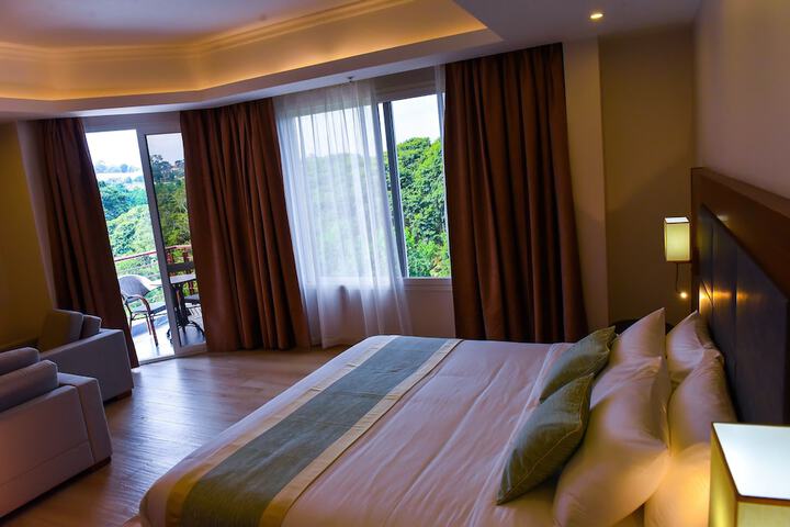 Room 8 of 43