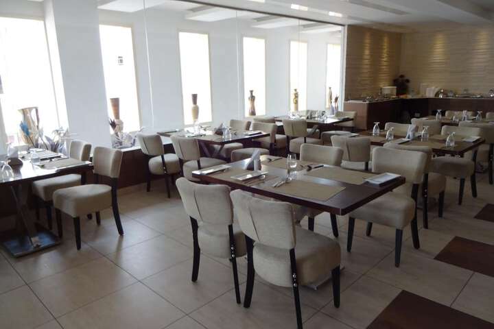 Dining 41 of 65