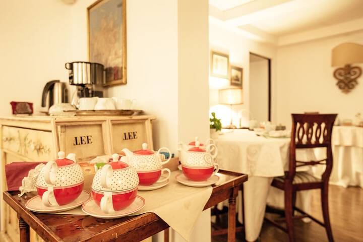 Breakfast/Coffee Service 101 of 142