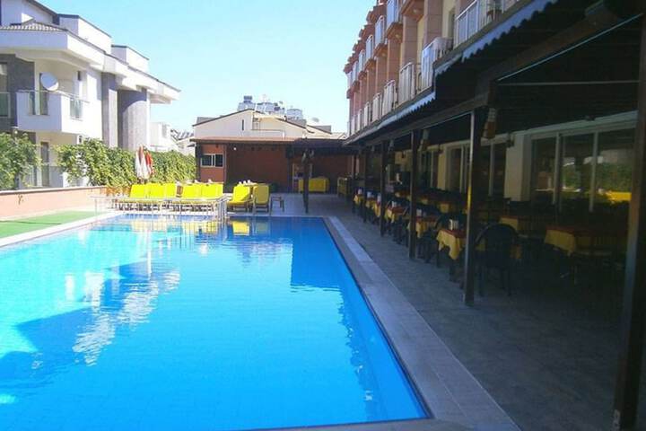 Hotel Pool