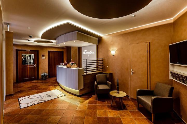 Entrance & Lobby