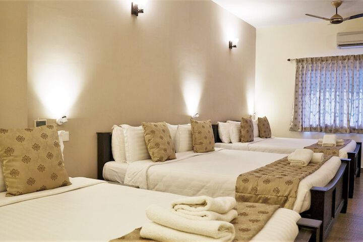 Room 4 of 18