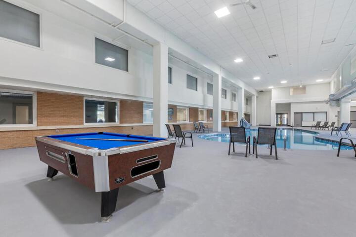 Pool Hotel