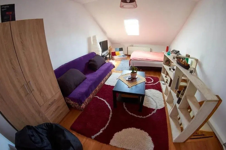 Room 4 of 15
