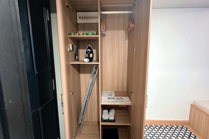 Room 9 of 33