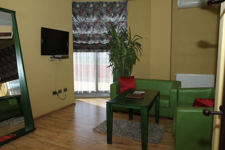 Room 30 of 98