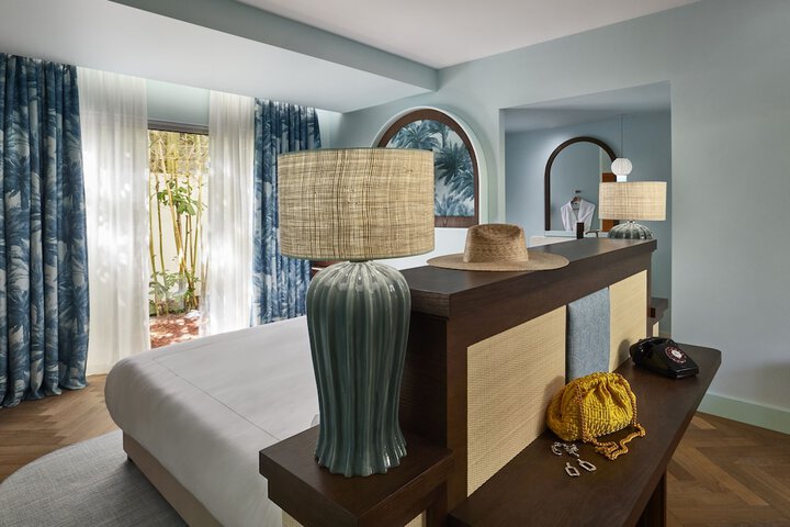 Room 3 of 61
