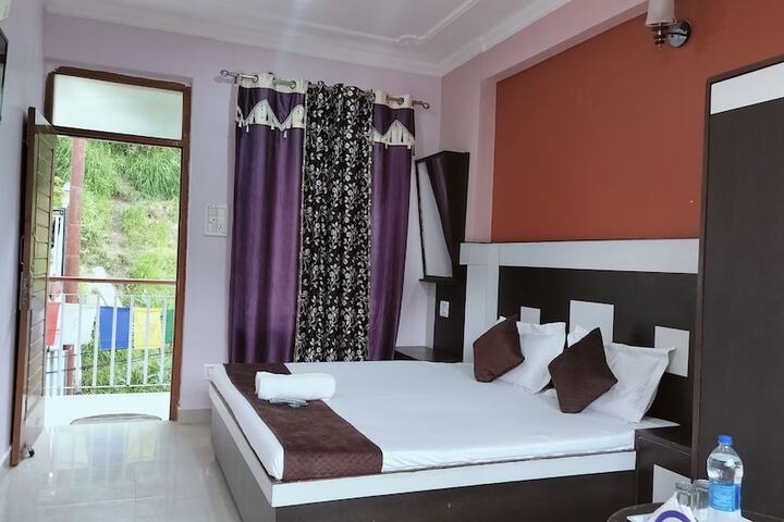 Room 6 of 33