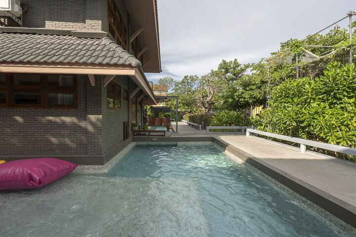 Pool 166 of 219