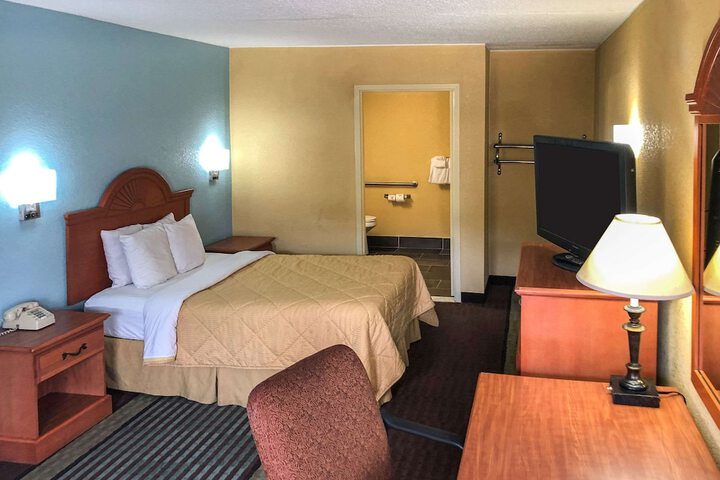 1 Double Bed Accessible (11 of 20)