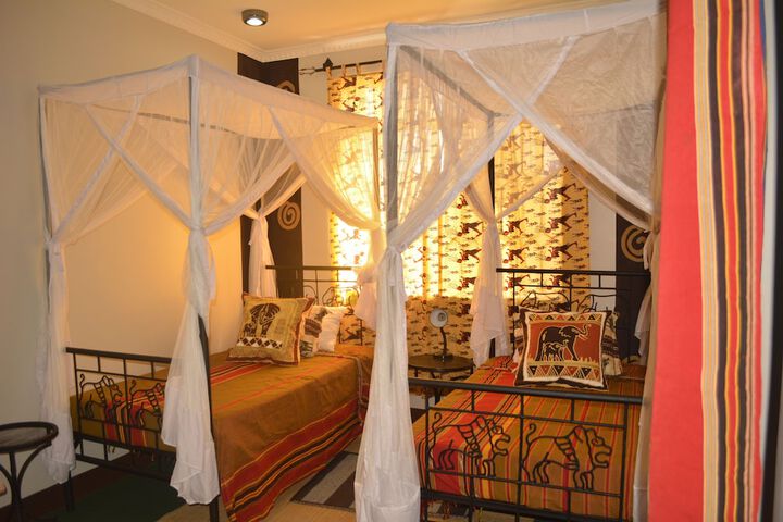 Room 6 of 63