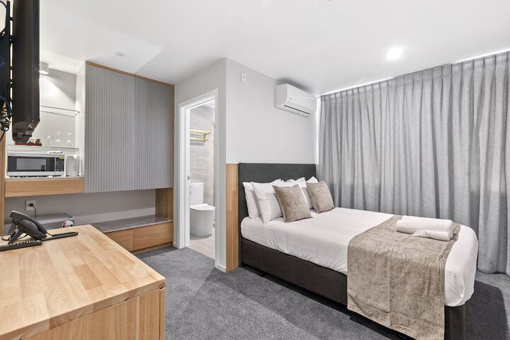 Room 8 of 28