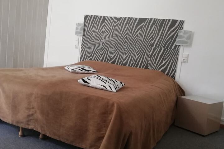 Room 3 of 25