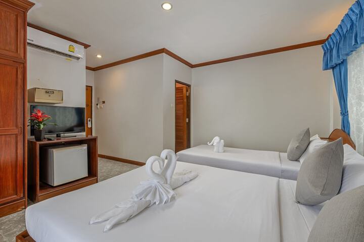 Room 10 of 29