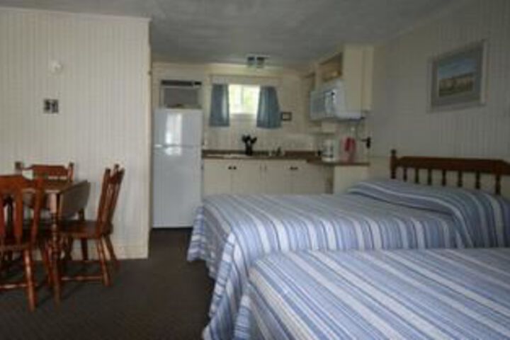 Room 9 of 16