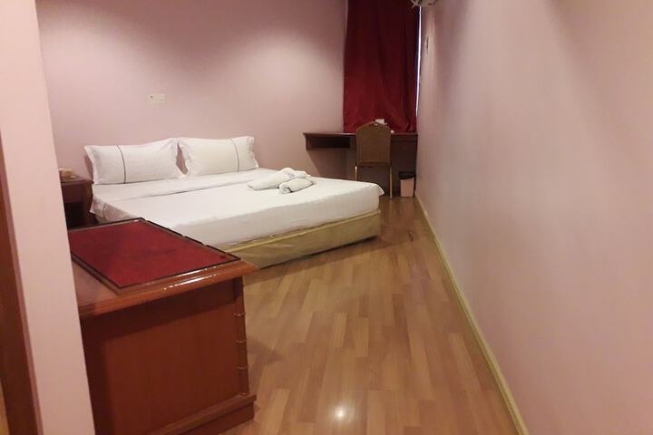 Room 32 of 63