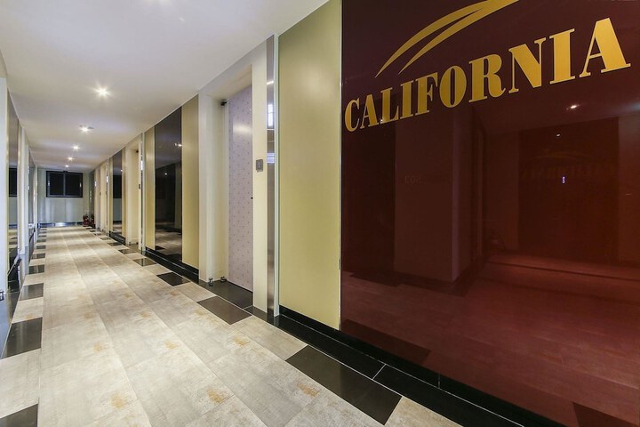 Ballroom/Hall 42 of 48