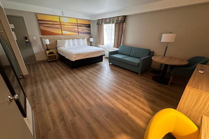 1 King Bed (5 of 20)