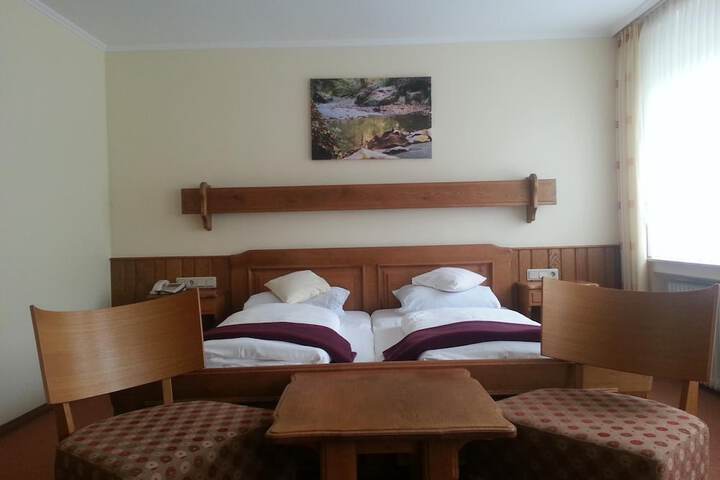 Room 7 of 27