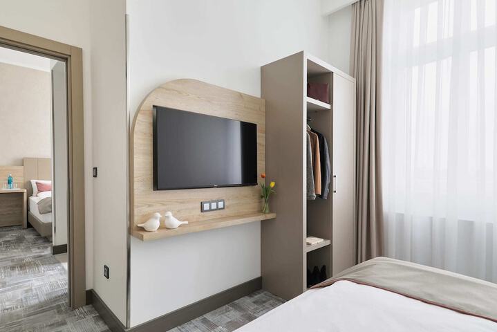 Room 8 of 39