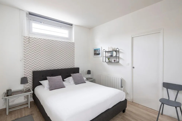 Room 3 of 16