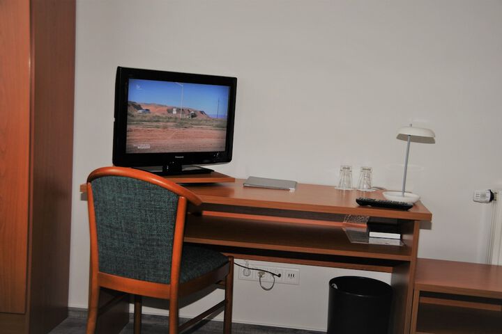 Room 12 of 34