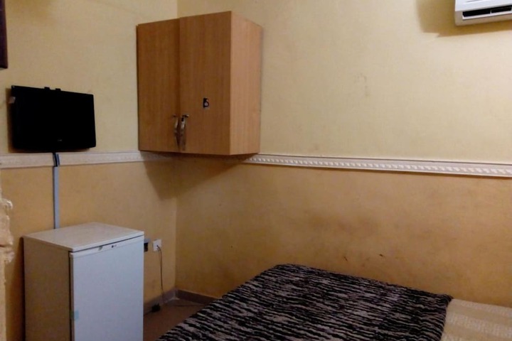Room 18 of 38