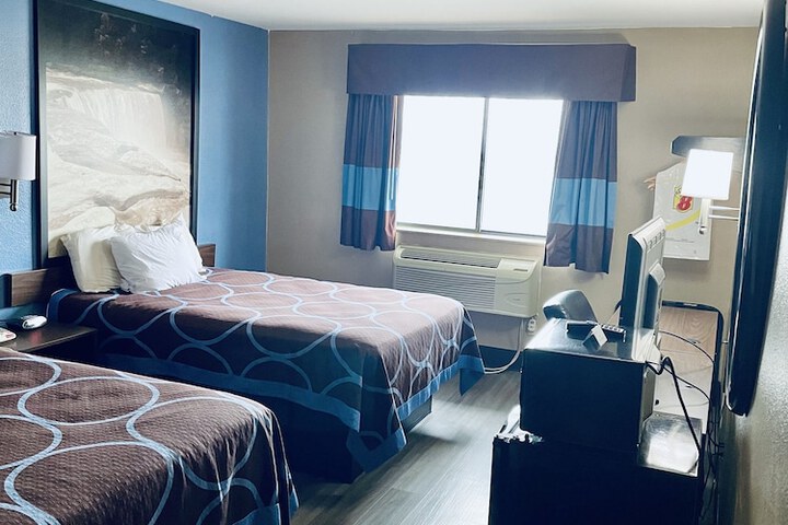 2 Double Beds (2 of 12)