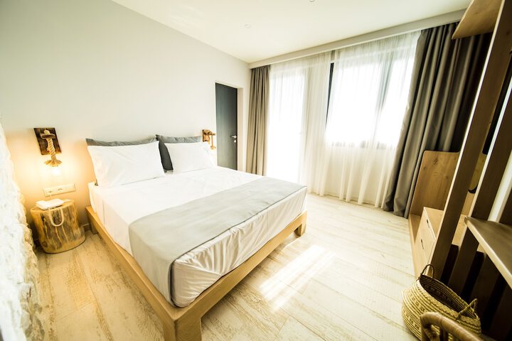 Room 13 of 82