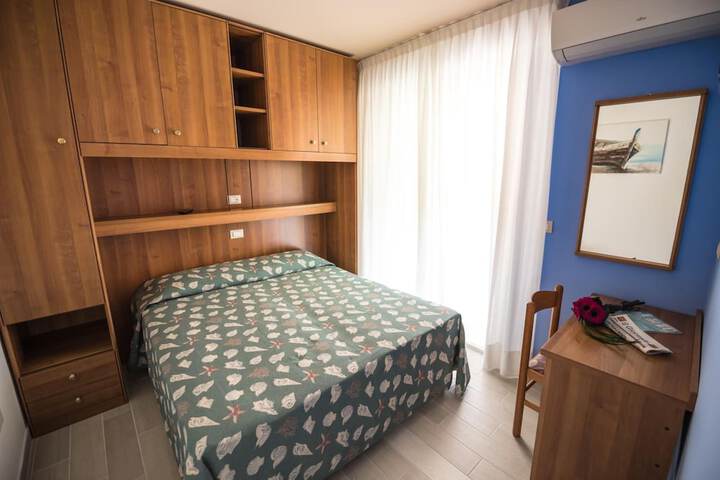 Room 14 of 64