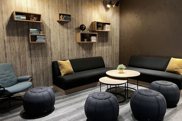 Room 33 of 64