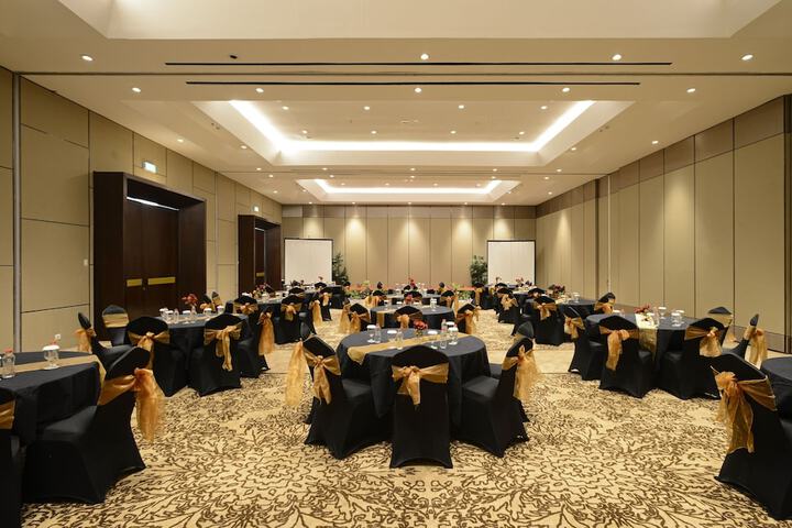 Ballroom/Hall 47 of 52