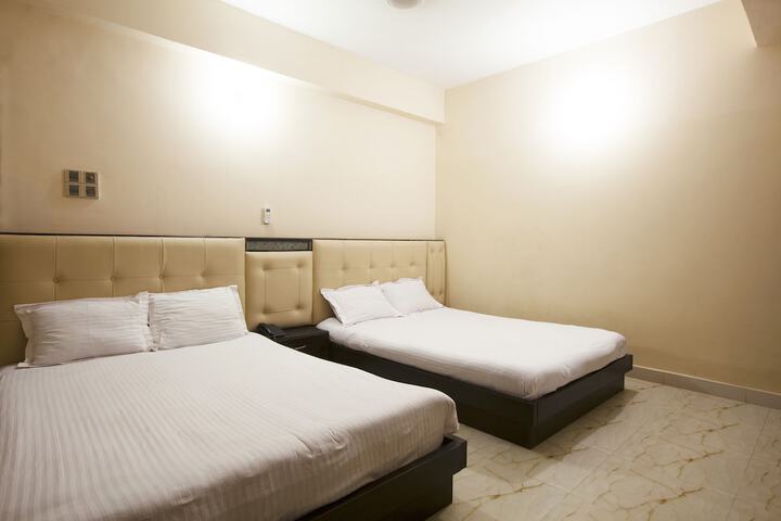 Room 21 of 27