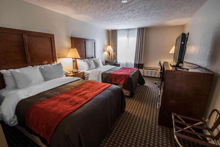 2 Double Beds (6 of 8)