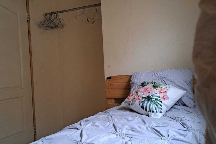 Room 2 of 6