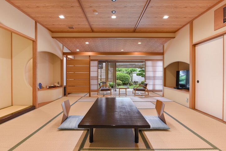 Room 4 of 50