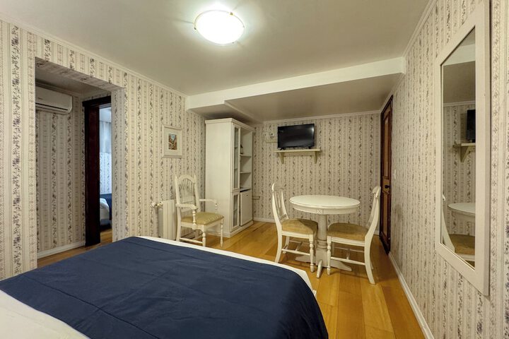 Room 49 of 97