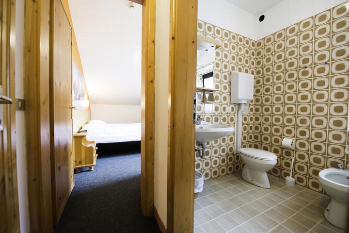 Room 64 of 112