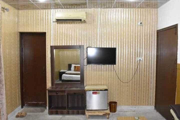 Room 32 of 40