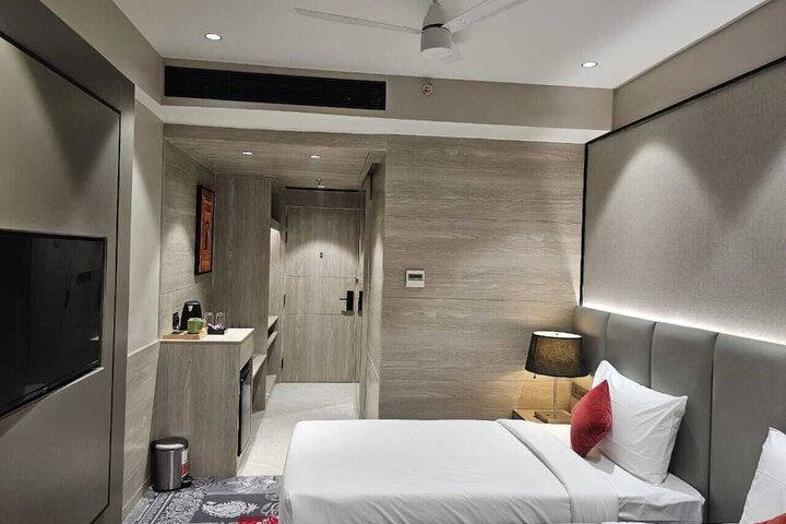 Room 6 of 26